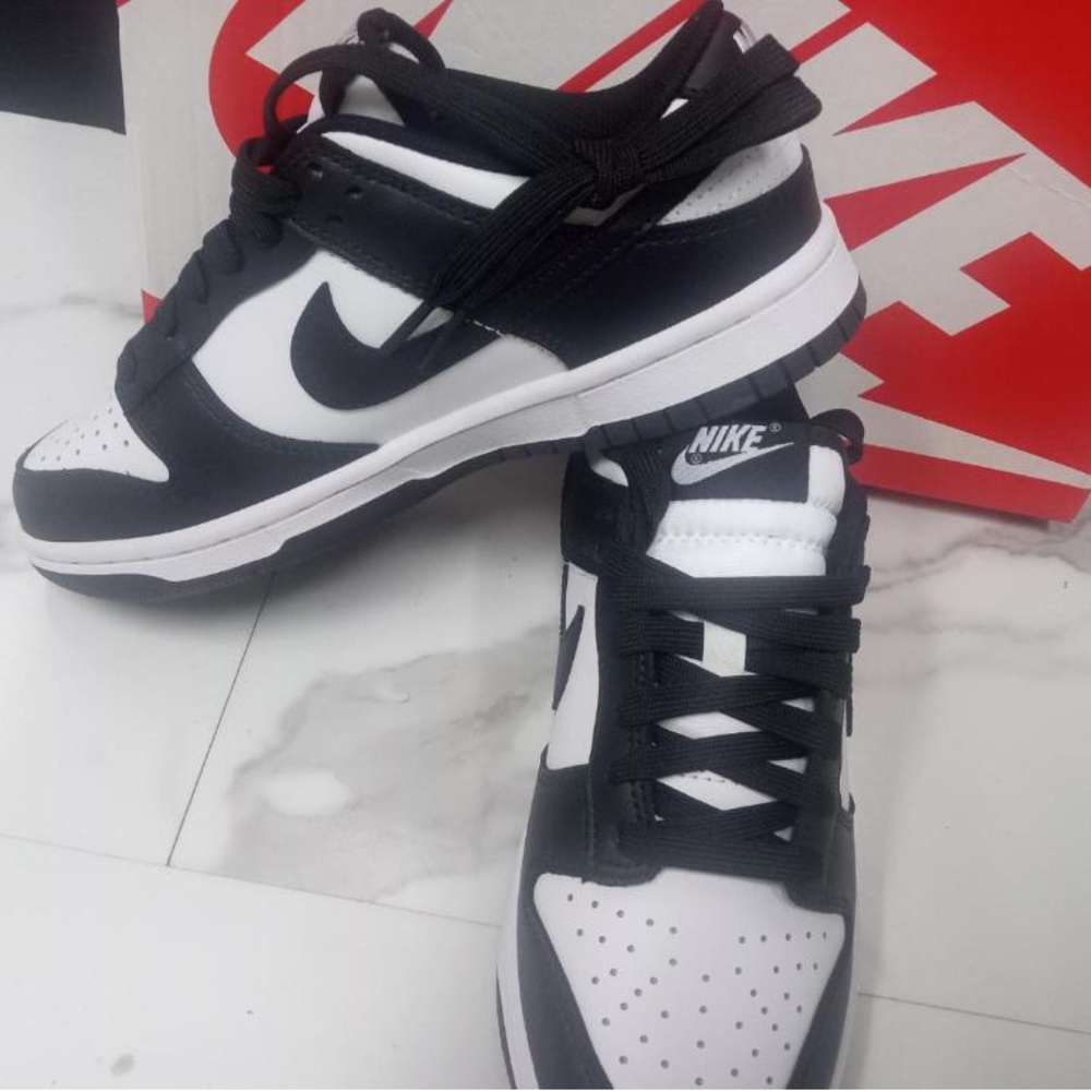 Panda dunks